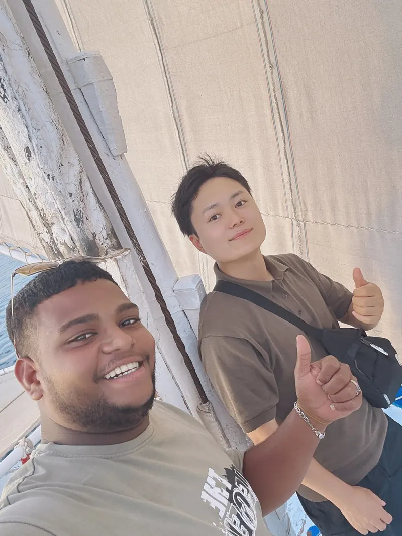 A guest and the driver taking a selfie